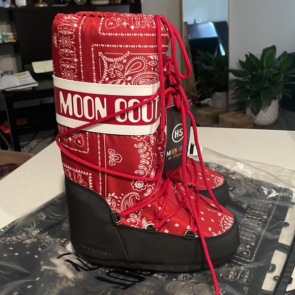 Moon Boot x High Snob Society Red Bandana Snow Boot - Picture 2 of 4